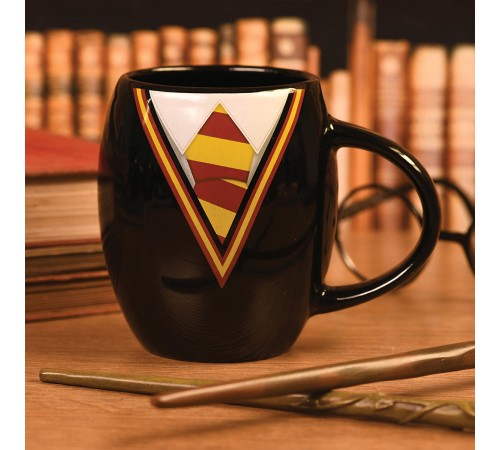 Кружка Harry Potter (Gryffindor Uniform) Oval Mug 425 ml MGO25713